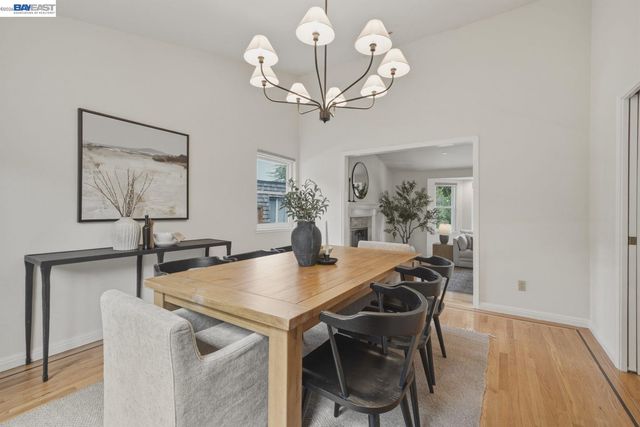 26 Oak Rd, Orinda, CA 94563