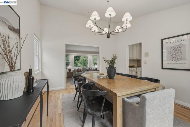 26 Oak Rd, Orinda, CA 94563