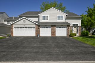 126 Winchester Drive B, Streamwood, IL 60107