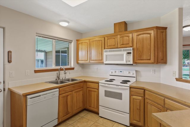 902 N Golden Ct, Medical Lake, WA 99022