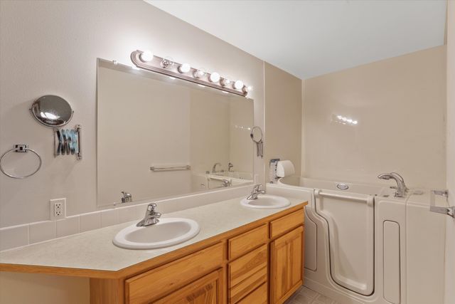 902 N Golden Ct, Medical Lake, WA 99022