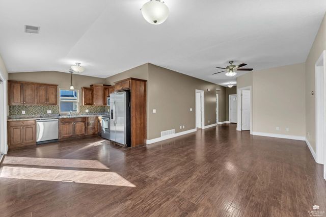 4665 Sunflower Slope, Manhattan, KS 66502