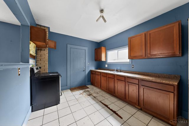 2723 Robert Avenue, Cincinnati, OH 45211