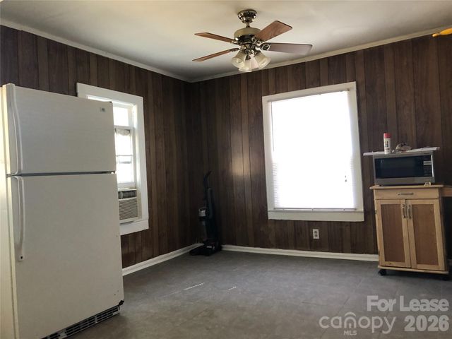 408 W Charlotte Avenue, Mount Holly, NC 28120
