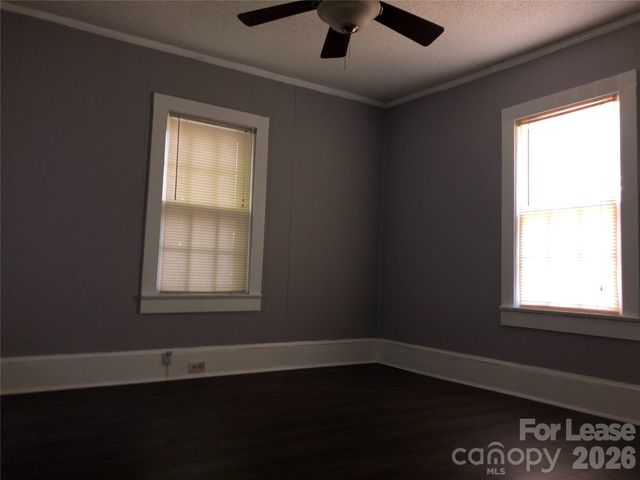 408 W Charlotte Avenue, Mount Holly, NC 28120