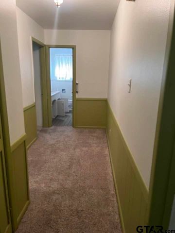 2806 N Glass Avenue, Tyler, TX 75702