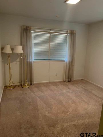 2806 N Glass Avenue, Tyler, TX 75702