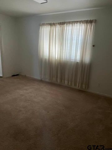 2806 N Glass Avenue, Tyler, TX 75702