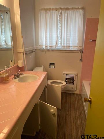 2806 N Glass Avenue, Tyler, TX 75702