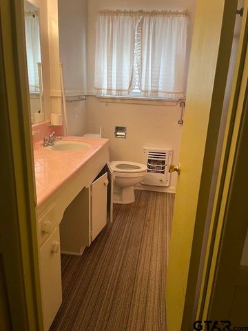 2806 N Glass Avenue, Tyler, TX 75702