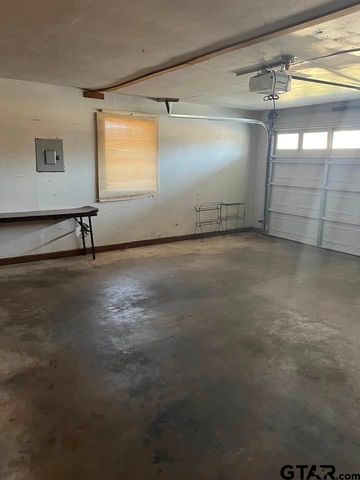 2806 N Glass Avenue, Tyler, TX 75702