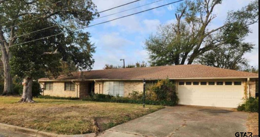 2806 N Glass Avenue, Tyler, TX 75702