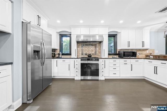 160 Grandview Avenue, Caldwell, NJ 07006