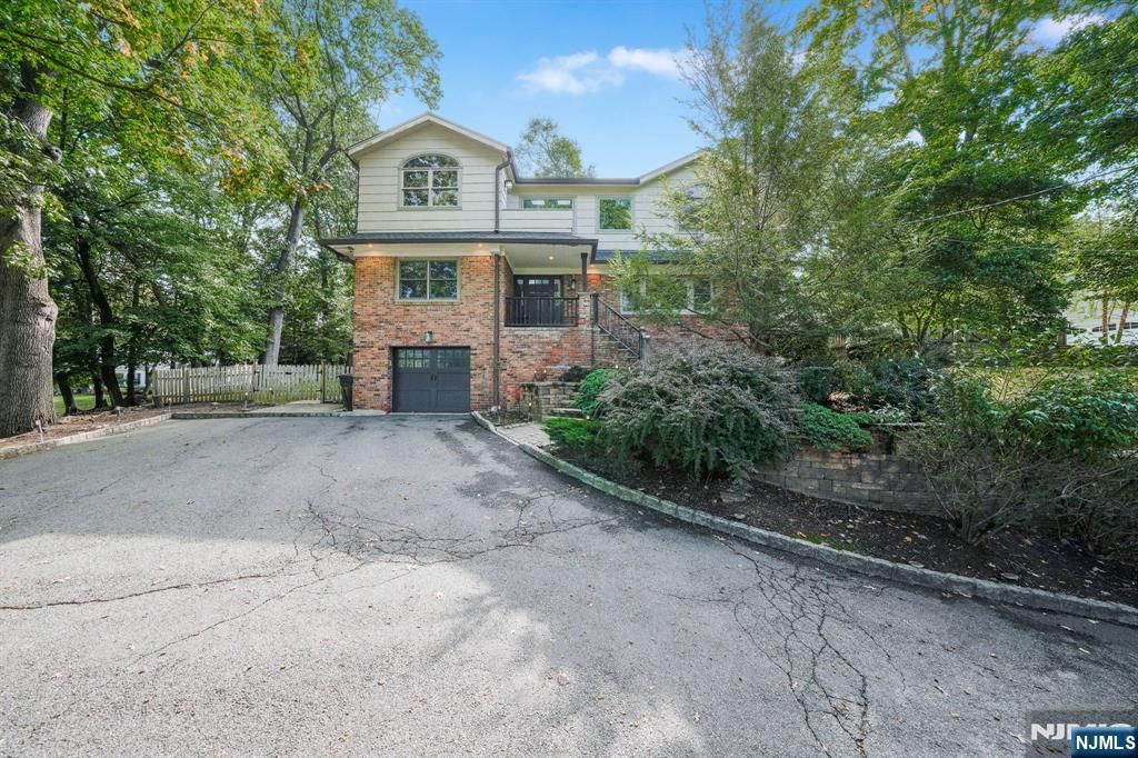 160 Grandview Avenue, Caldwell, NJ 07006