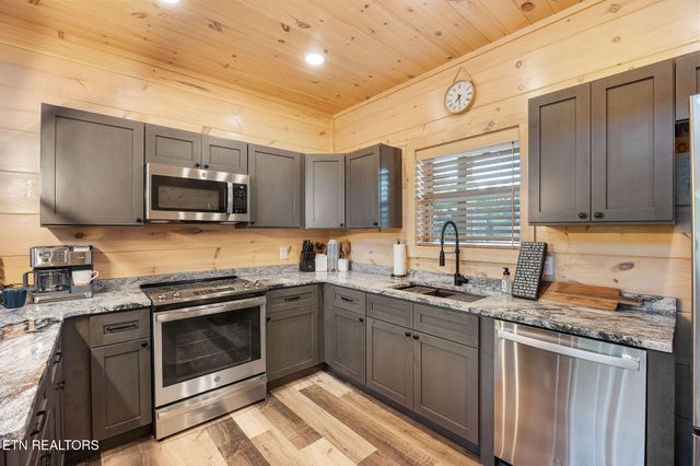 519 Warbonnet Way, Pigeon Forge, TN 37863