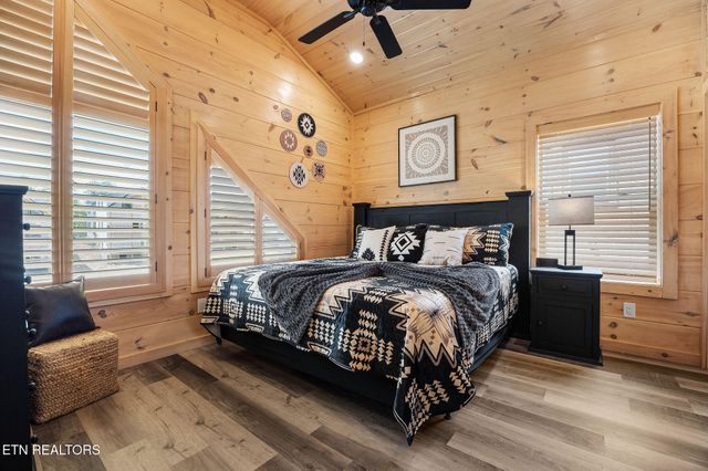 519 Warbonnet Way, Pigeon Forge, TN 37863