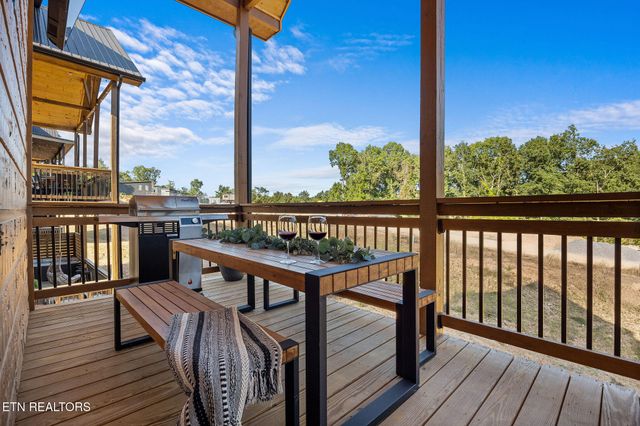 519 Warbonnet Way, Pigeon Forge, TN 37863