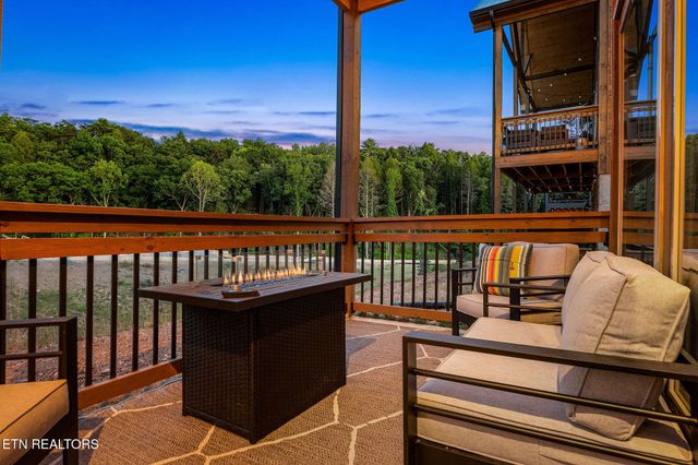 519 Warbonnet Way, Pigeon Forge, TN 37863