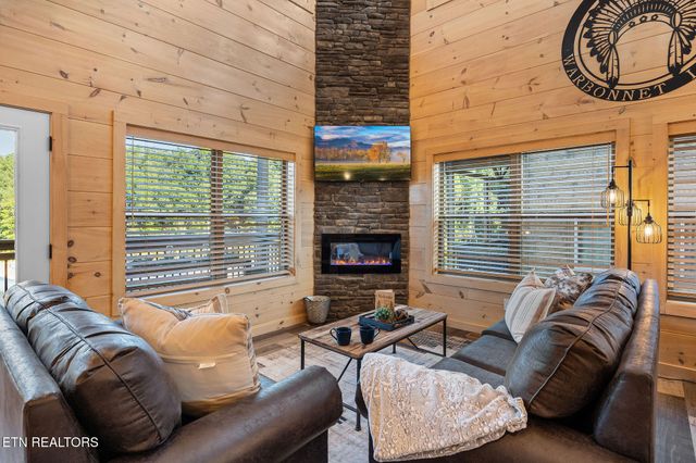 519 Warbonnet Way, Pigeon Forge, TN 37863