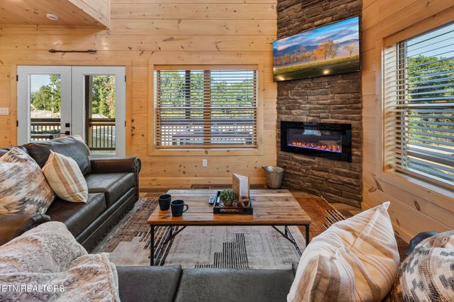 519 Warbonnet Way, Pigeon Forge, TN 37863