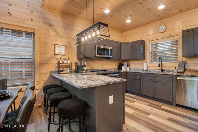 519 Warbonnet Way, Pigeon Forge, TN 37863