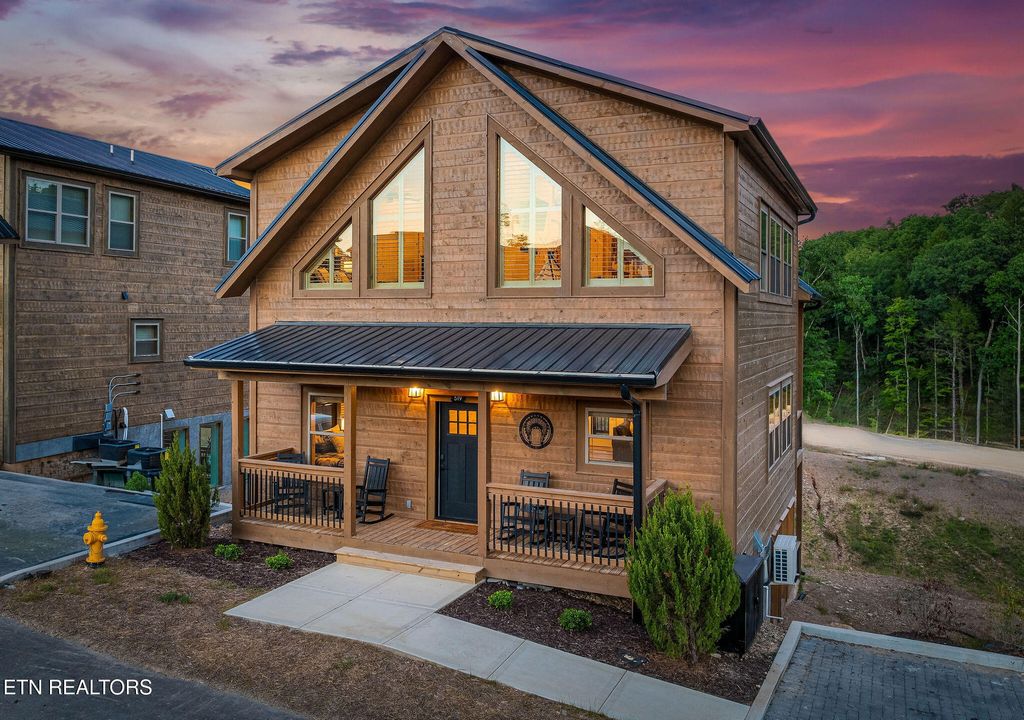 519 Warbonnet Way, Pigeon Forge, TN 37863