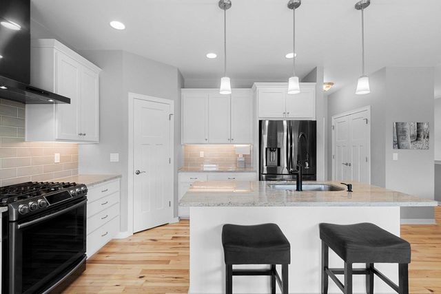 3442 LEEDS CASTLE DRIVE, Green Bay, WI 54313