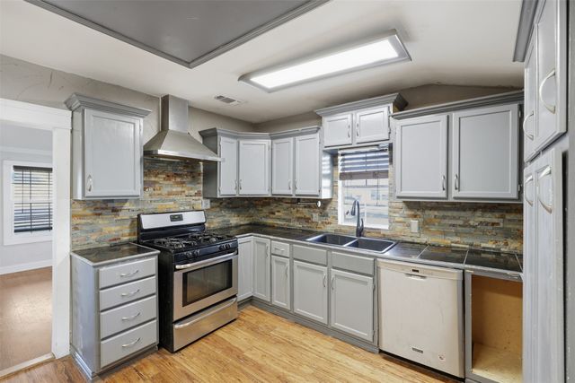 804 Van Winkle Street, Weatherford, TX 76086