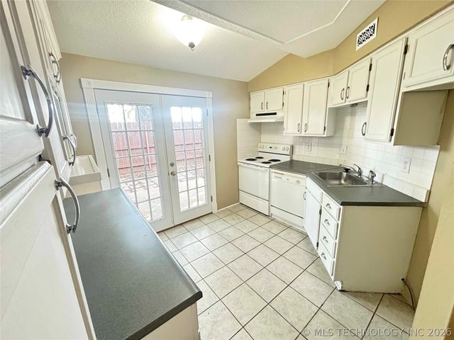 13236 E 30th Place C, Tulsa, OK 74134