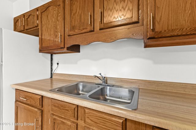 6004 Loretta St, Louisville, KY 40213