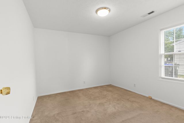 6004 Loretta St, Louisville, KY 40213