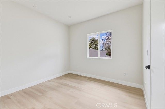 19455 Strathern Street, Reseda (los Angeles), CA 91335