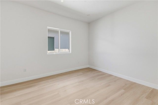 19455 Strathern Street, Reseda (los Angeles), CA 91335