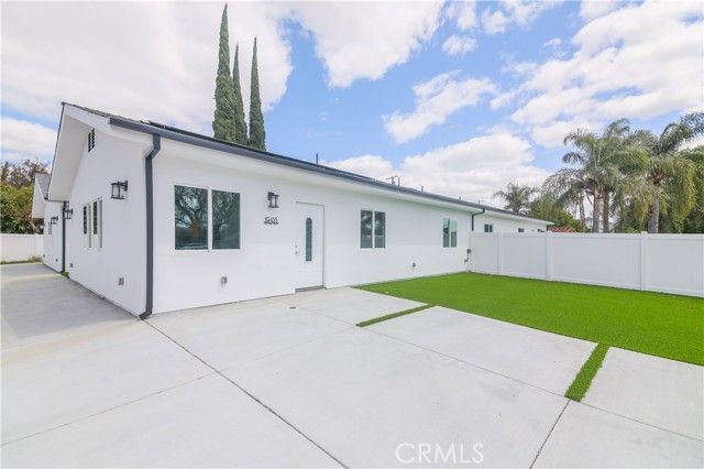 19455 Strathern Street, Reseda (los Angeles), CA 91335