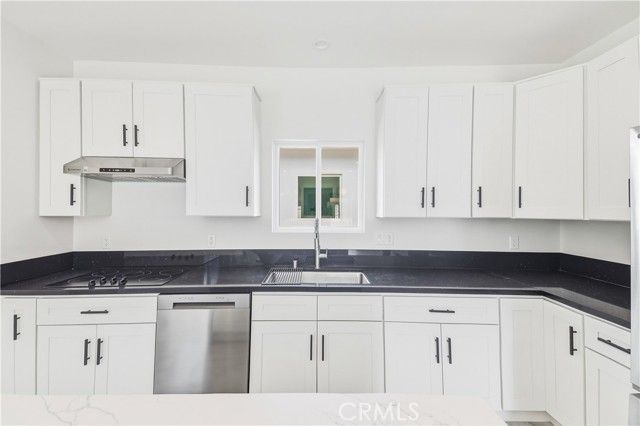 19455 Strathern Street, Reseda (los Angeles), CA 91335