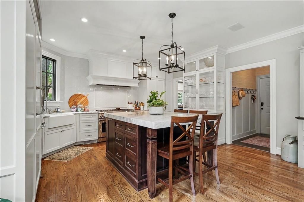 Image 10 of property listing at 2375 Massey Lane, Decatur, GA 30033