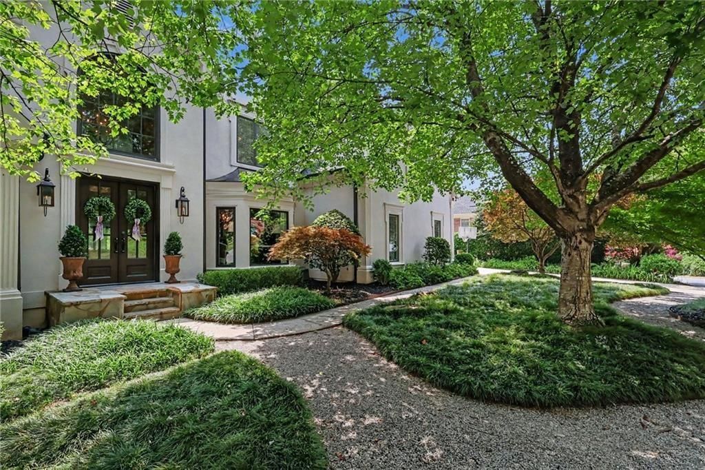 Image 2 of property listing at 2375 Massey Lane, Decatur, GA 30033