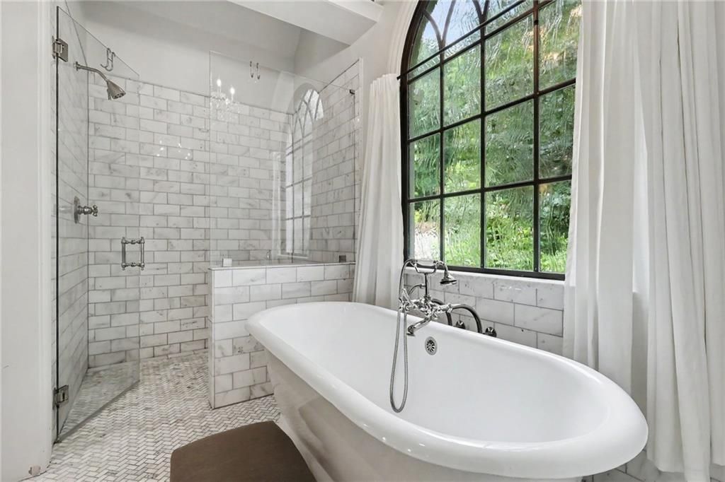 Image 35 of property listing at 2375 Massey Lane, Decatur, GA 30033