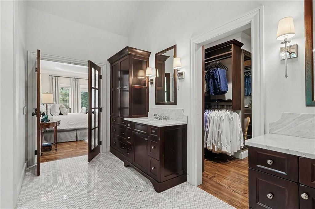 Image 37 of property listing at 2375 Massey Lane, Decatur, GA 30033