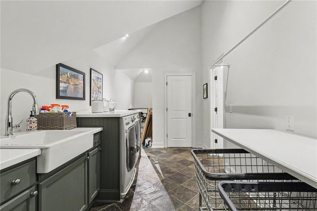 Image 52 of property listing at 2375 Massey Lane, Decatur, GA 30033