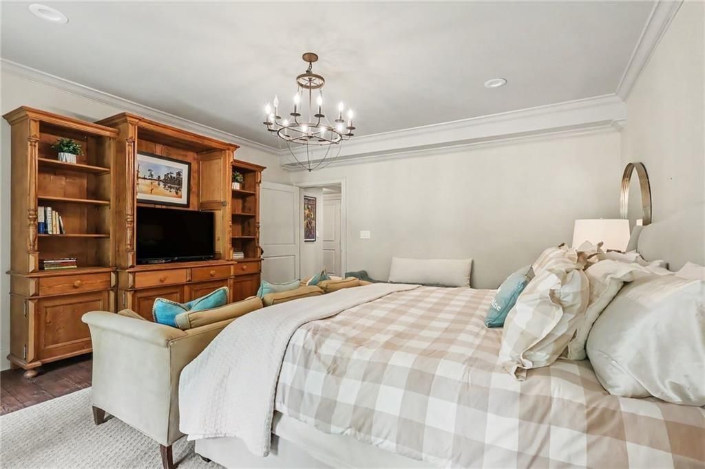 Image 65 of property listing at 2375 Massey Lane, Decatur, GA 30033