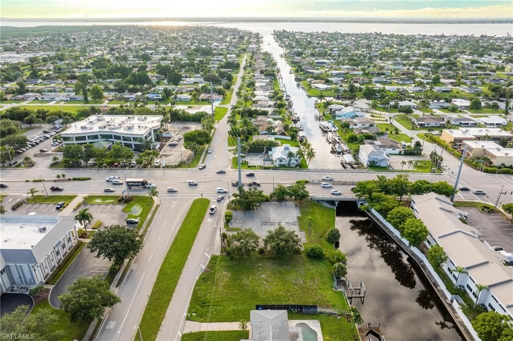 Image 10 of property listing at 1532 Shelby PKWY, Cape Coral, FL 33904