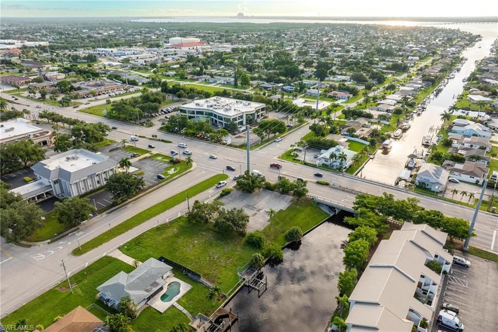 Image 12 of property listing at 1532 Shelby PKWY, Cape Coral, FL 33904