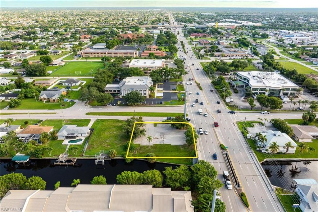 Image 13 of property listing at 1532 Shelby PKWY, Cape Coral, FL 33904