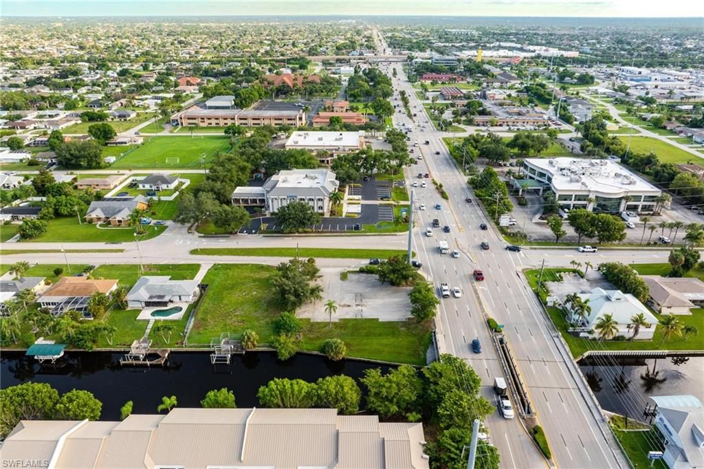Image 14 of property listing at 1532 Shelby PKWY, Cape Coral, FL 33904