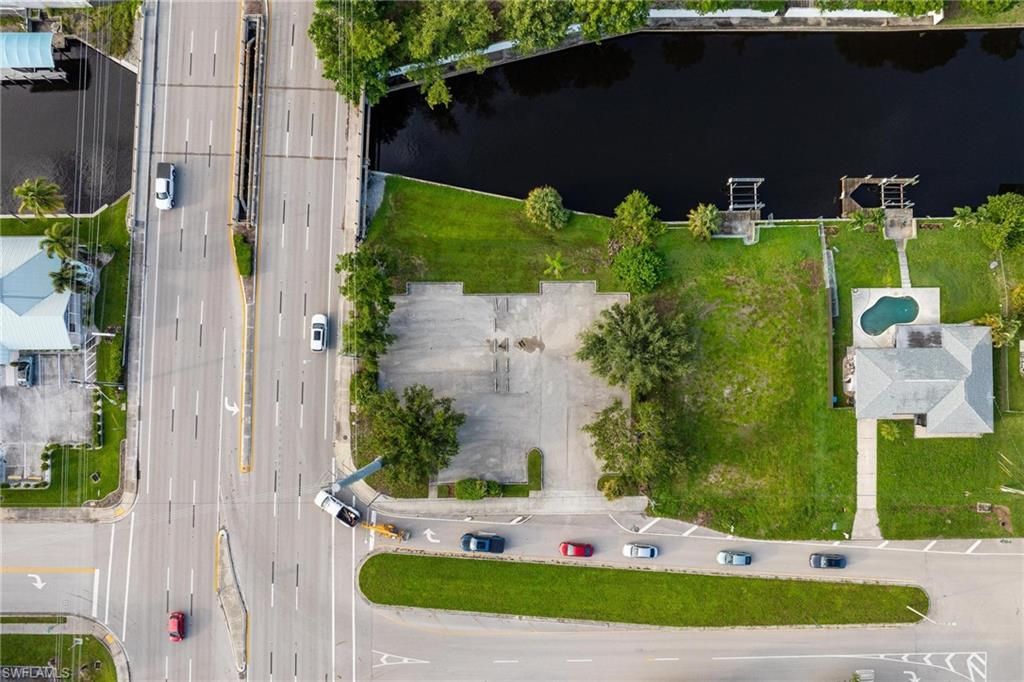 Image 2 of property listing at 1532 Shelby PKWY, Cape Coral, FL 33904