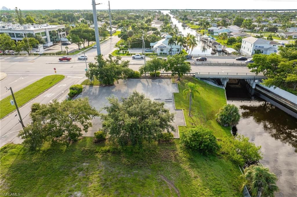 Image 25 of property listing at 1532 Shelby PKWY, Cape Coral, FL 33904