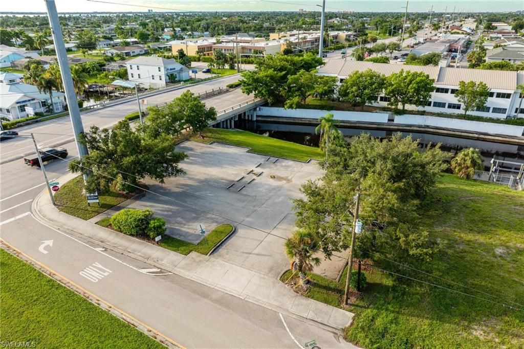 Image 26 of property listing at 1532 Shelby PKWY, Cape Coral, FL 33904