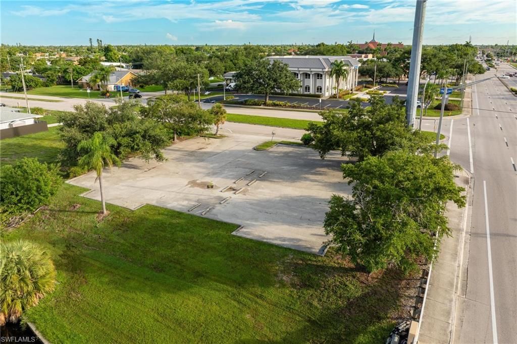 Image 27 of property listing at 1532 Shelby PKWY, Cape Coral, FL 33904
