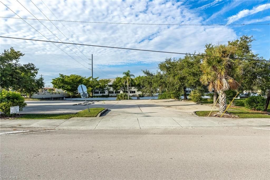 Image 28 of property listing at 1532 Shelby PKWY, Cape Coral, FL 33904